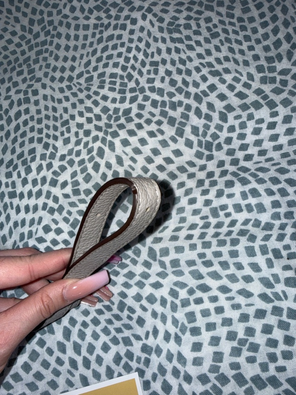 ⭐️Michael Kors Pebbled Leather Women’s Belt Bag in Light Gray⭐️ - Picture 8 of 8